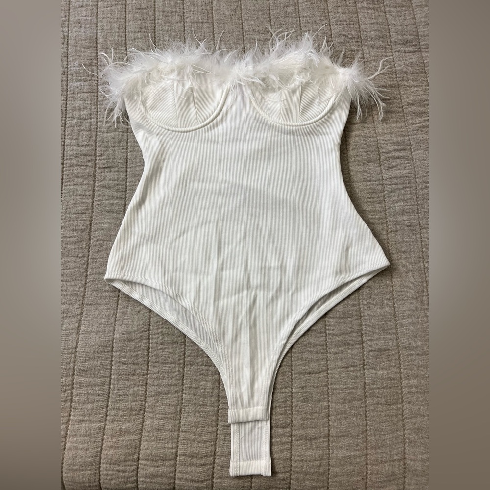 Impressions Online Boutique Party Plans Feather Bodysuit in White - Picture 2 of 6